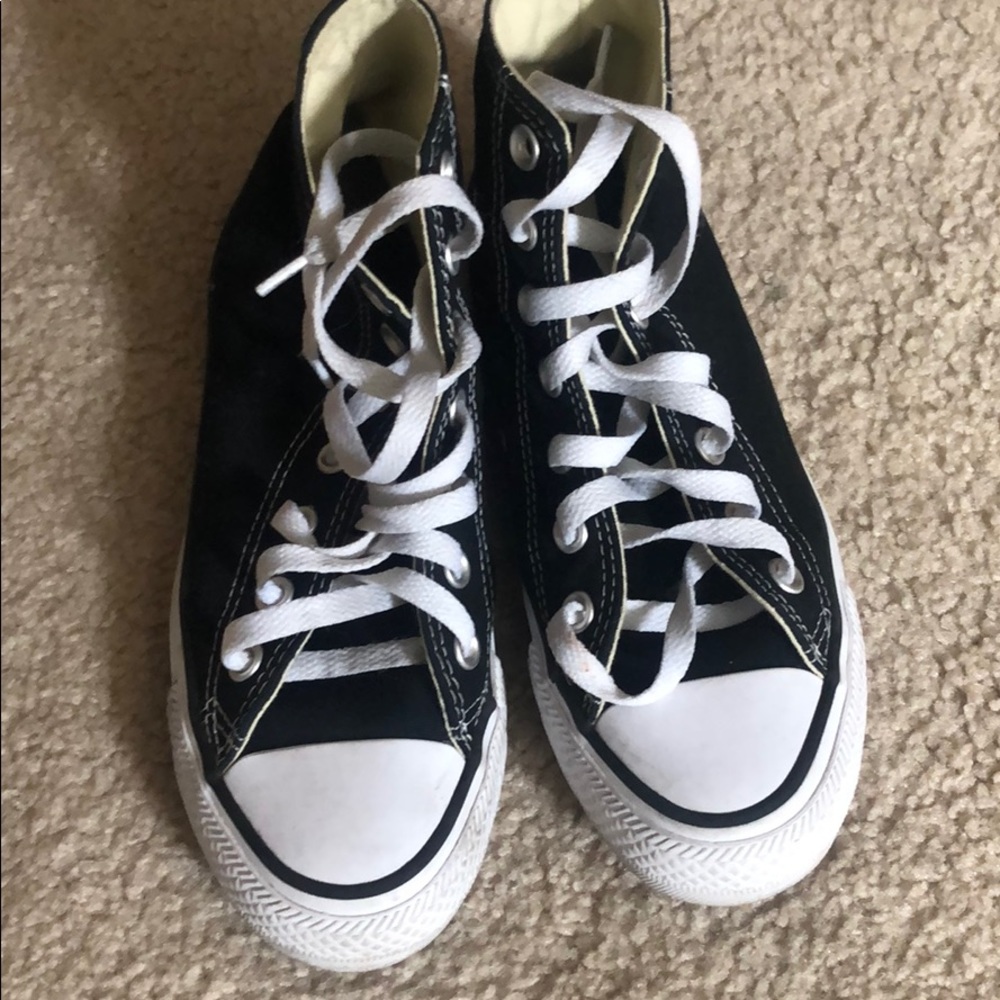 Like New blk/white Converse